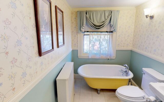 Escapo - Outdoor Hot Tub and Outdoor Fire Pit