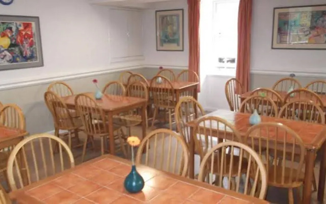 Wee Row Hostel