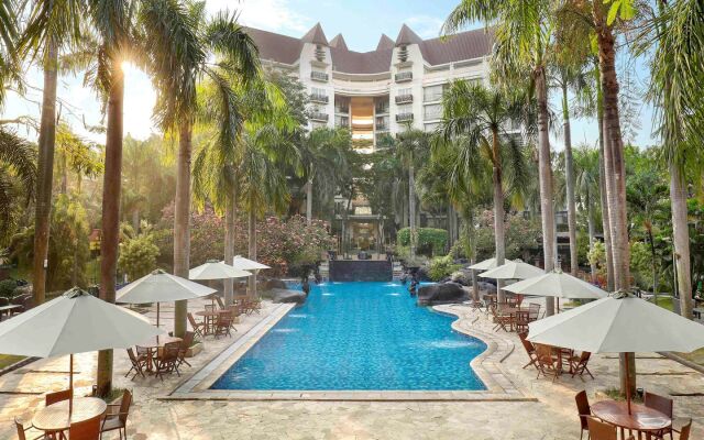 Grand Tropic Suites Hotel Surabaya