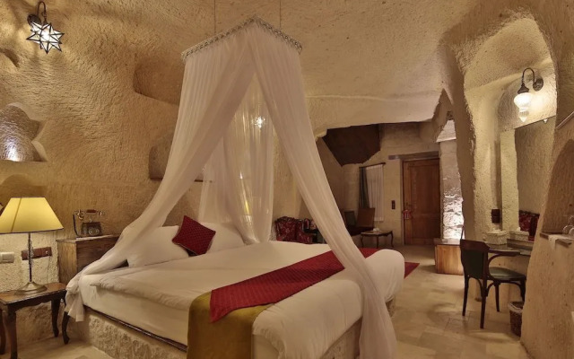 Romance Cave Suites