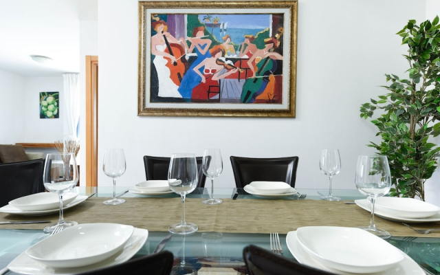Marina Apartment With Stunning Views by Sea N' Rent