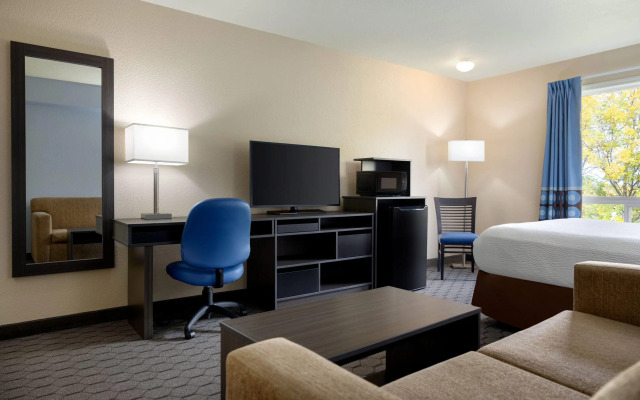 Super 8 by Wyndham Swan River MB