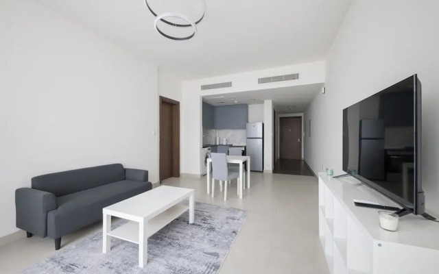 Splendid 1BR in Living Garden