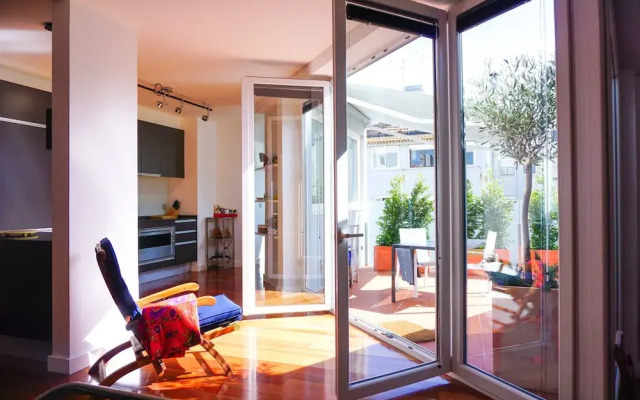 Gulbenkian Terrace Bright Luxury Apt