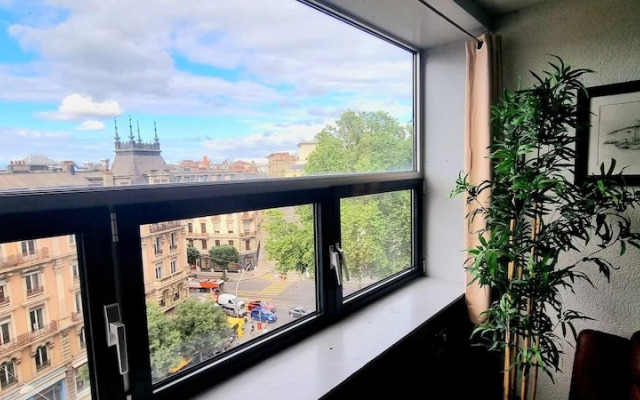 Very Bright Apartment in the Center of the City