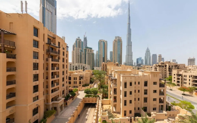 Luxury Living Next to Dubai Mall Burj Khalifa