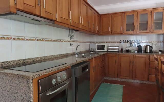 Lovely 3-bed House in Queimada Ideal for Families