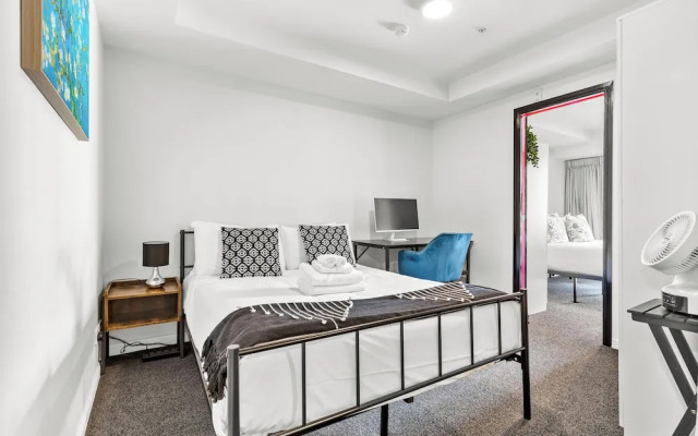 2Br Apt With Balcony & Parking In Prime Spo