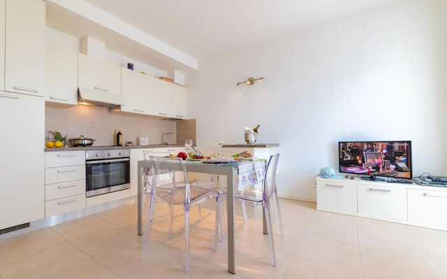 Albatros - swimming pool with sea view and small terrace