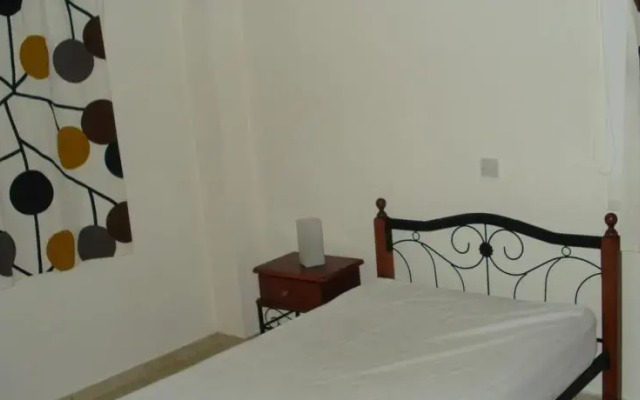 Melpo Court