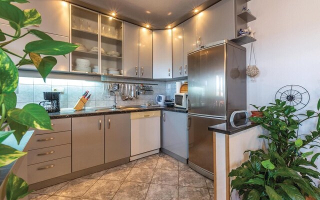 Awesome Home in Plano With Wifi and 3 Bedrooms