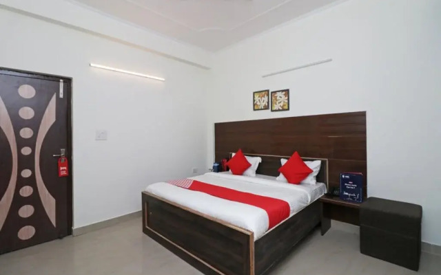 OYO 12493 Heera Guest House