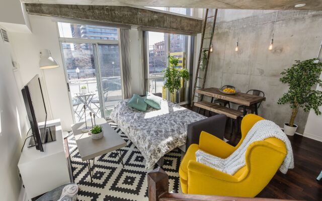 QuickStay - Sunlit Luxury Loft on King West