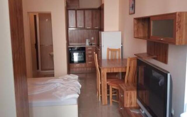 Golden Sea View Apartments 1