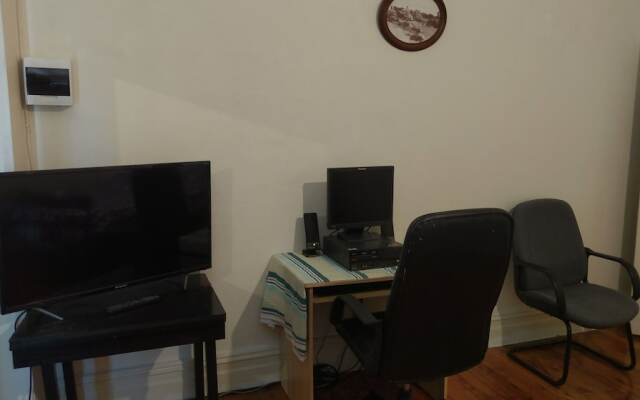 Ned's Studio Apartment