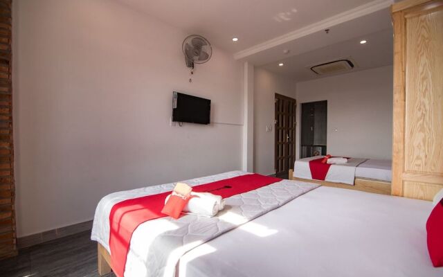 Reddoorz near Tan Son Nhat Golf 2