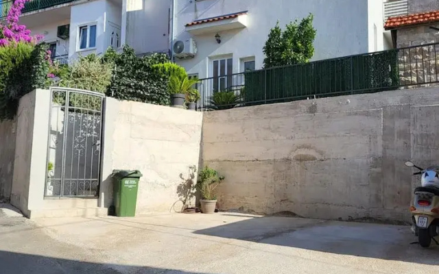 Elegant Trogir Apartment With Garden Terrace