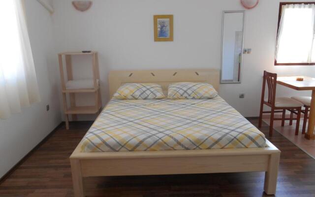 Apartments Brešan