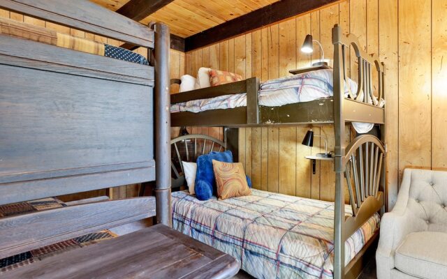 Rustic Retreat #2419