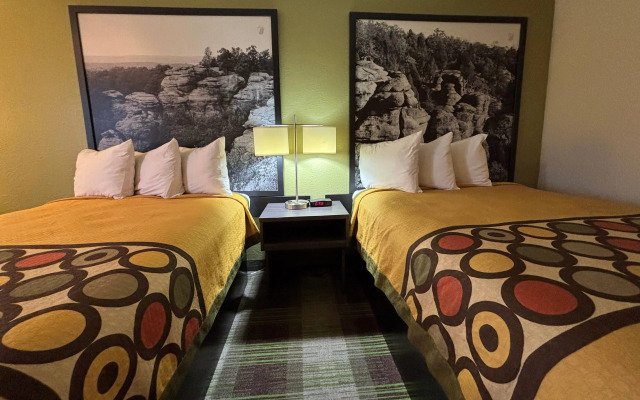 Super 8 by Wyndham Metropolis