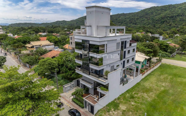 Lindo Apartamento na Praia de Mariscal com ótima localização.