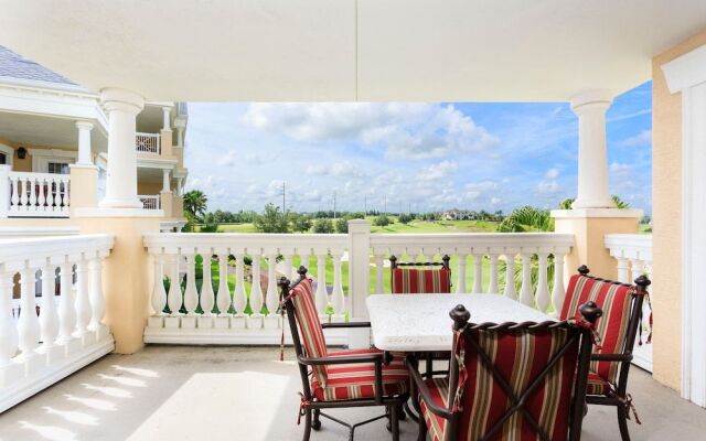 RVH 052 Relax in Centre Court