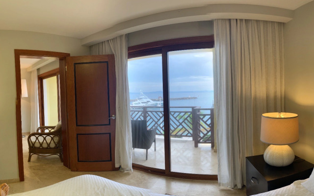 The Bannister Hotel & Yacht Club