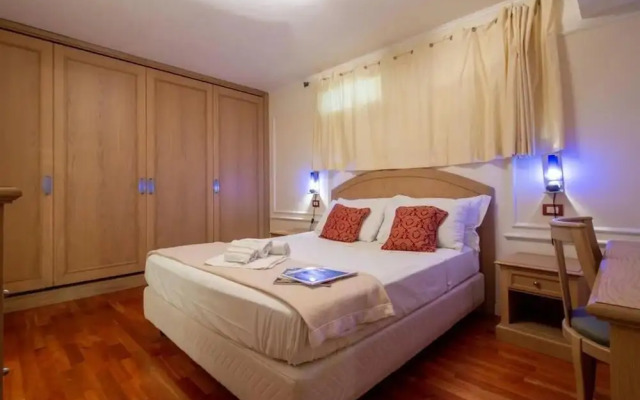 Villa Paradise-sleeps 20-pool-sea Views-pets