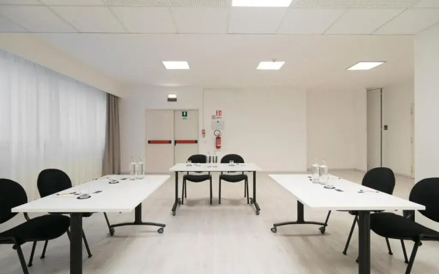 Massimi City Garden Hotel