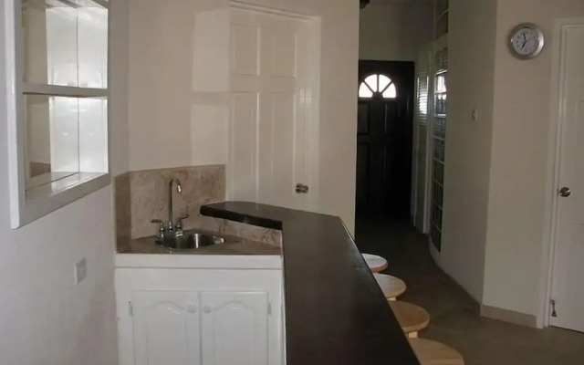 Maya's Bajan Villas - Unit B