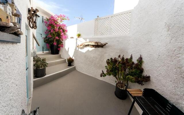 Santorinian Lava House