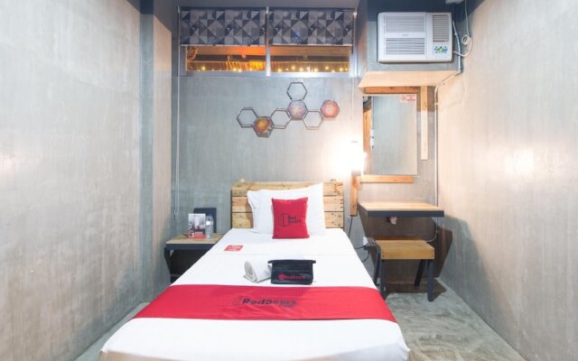 Bhive Hotel by RedDoorz