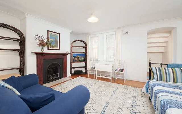 Charming Centrally Located 2 Bedroom Accommodation
