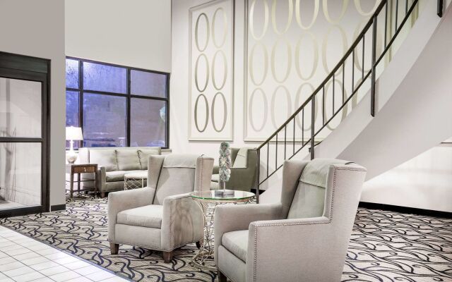 Norwood Inn & Suites La Crosse