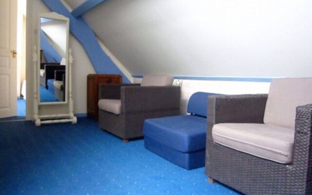 Stunning Holiday Home in Escalles near Sea