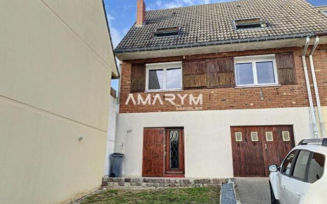 Charmante maison avec jardin et stationnement