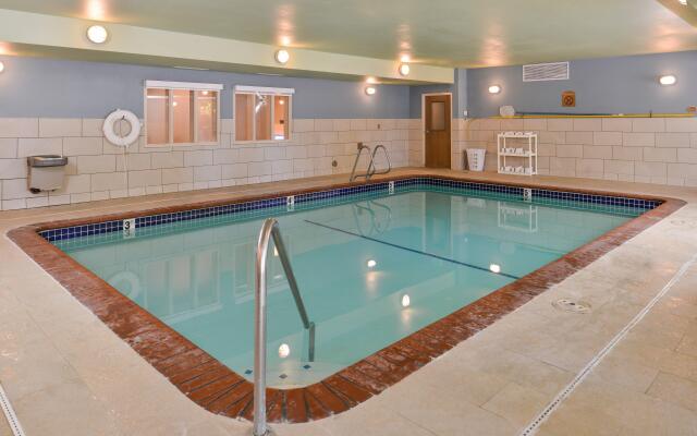 Holiday Inn Express & Suites Lacey – Olympia by IHG