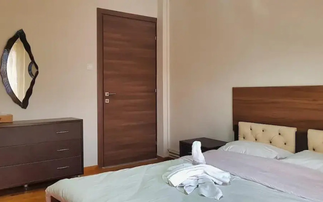 2 Bedroom Luxury Apartment in the Central Square