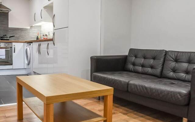 Modern and Bright 1 Bedroom Apartment