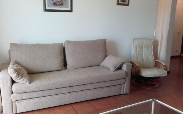 1-bed Apartment in Oura, Near the Aveiros Beach