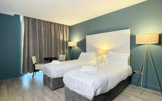 Axiom Park Hotel