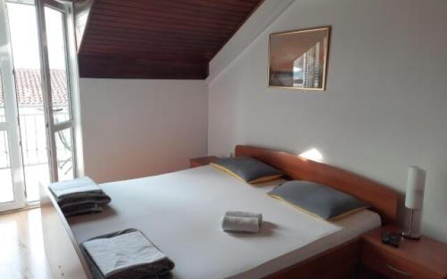 Apartments Rose Loboja