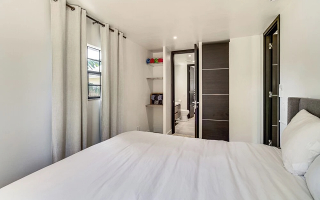1 Block to Beach & Eats: Modern Indialantic Apt