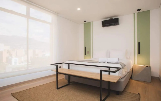 Cool 3 BR W/ Balcony in Laureles Medellín