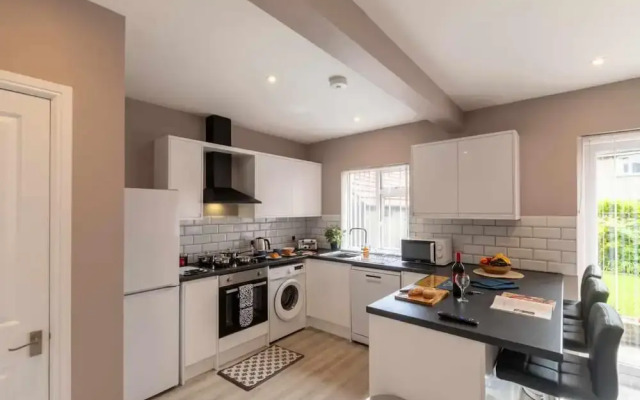 Buckingham House - Spacious 3-bedroom