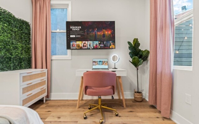 Passyunk Square Spacious 1BR - Huge Deck