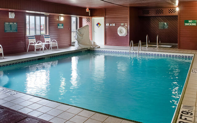 Econo Lodge Topeka at Wanamaker