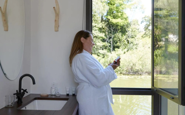 Brindos, Lac & Château