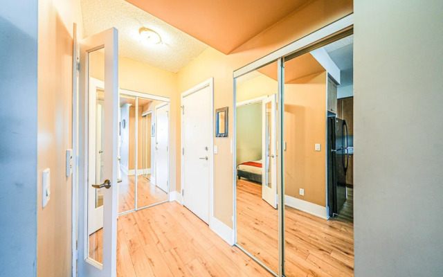 Lake View Luxury Condo by Elite Suites