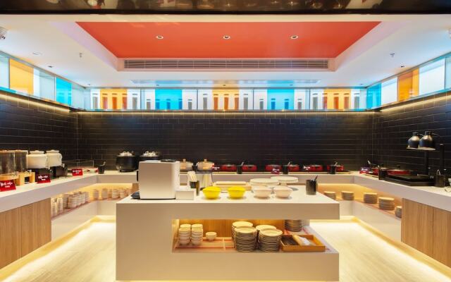 ibis Jiaodong Airport EMU Town Store